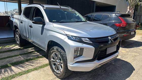 MITSUBISHI L200 TRITON 2.4 16V TURBO DIESEL SPORT HPE-S CD 4P 4X4 AUTOMÁTICO